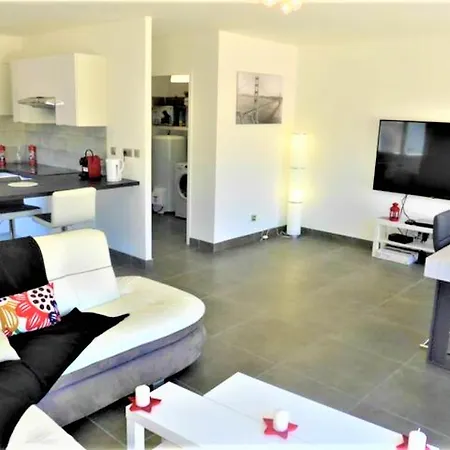 Maison de village climatisée refaite à neuf Hébergement de vacances *