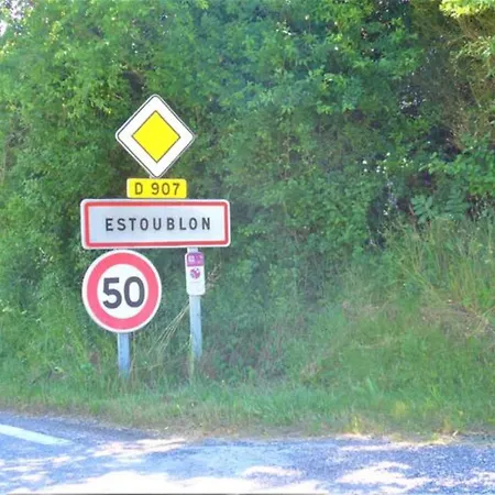 Hébergement de vacances Maison de village climatisée refaite à neuf Estoublon